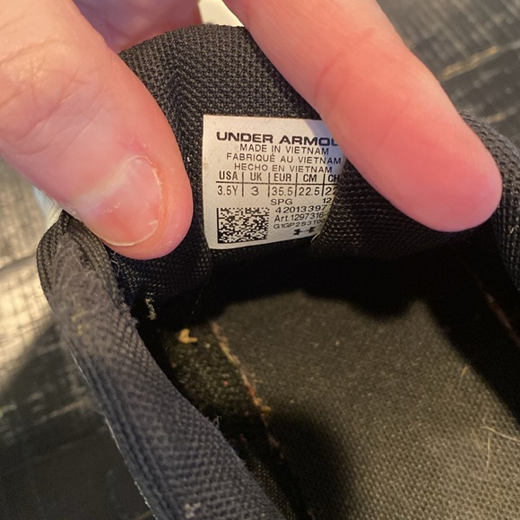 Kids tee ball set - Under Armor Cleats size 3.5 and Wilson Tee Ball Mitt - Used - Picture 3 of 8